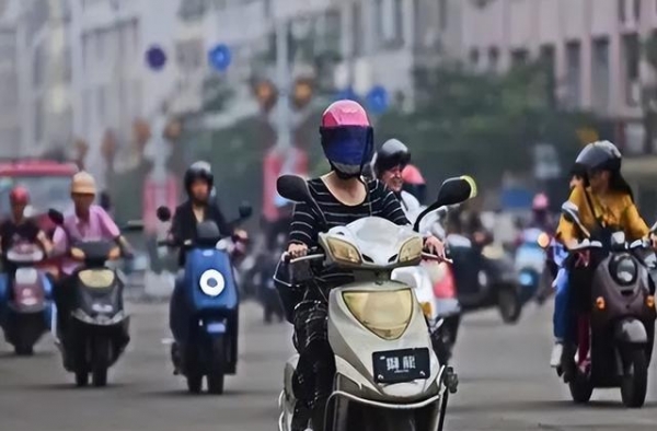 电动自行车摩托车乘员头盔强制性国家标准7月1日实施